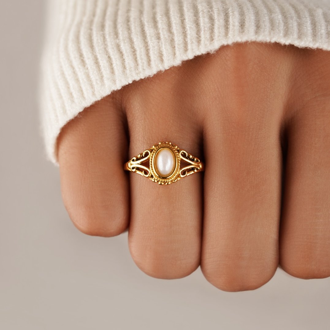 Ava – Vintage Pearl Ring