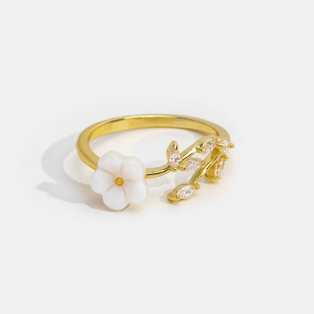Lily – White Flower Ring